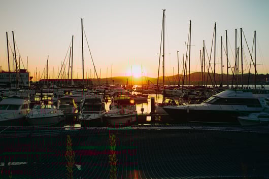 sunsets-in-a-marina-full-of-boats
